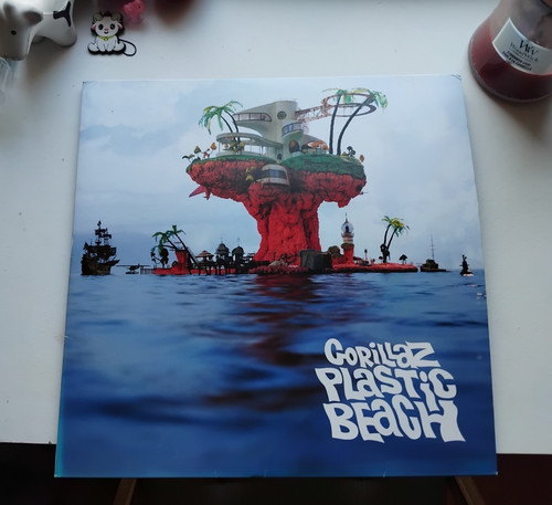Gorillaz plastic beach - beach, 2010